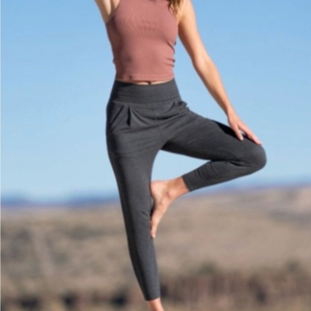 Vuori Women's Charcoal Joggers